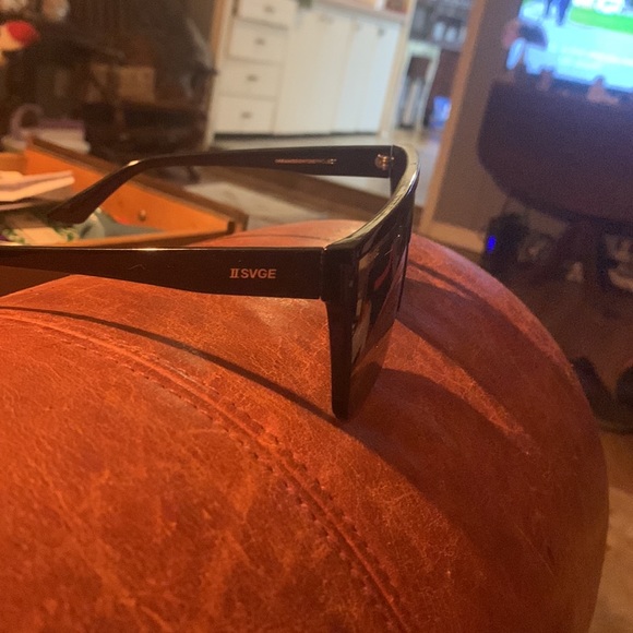 2SVGE sunglasses - Picture 2 of 3